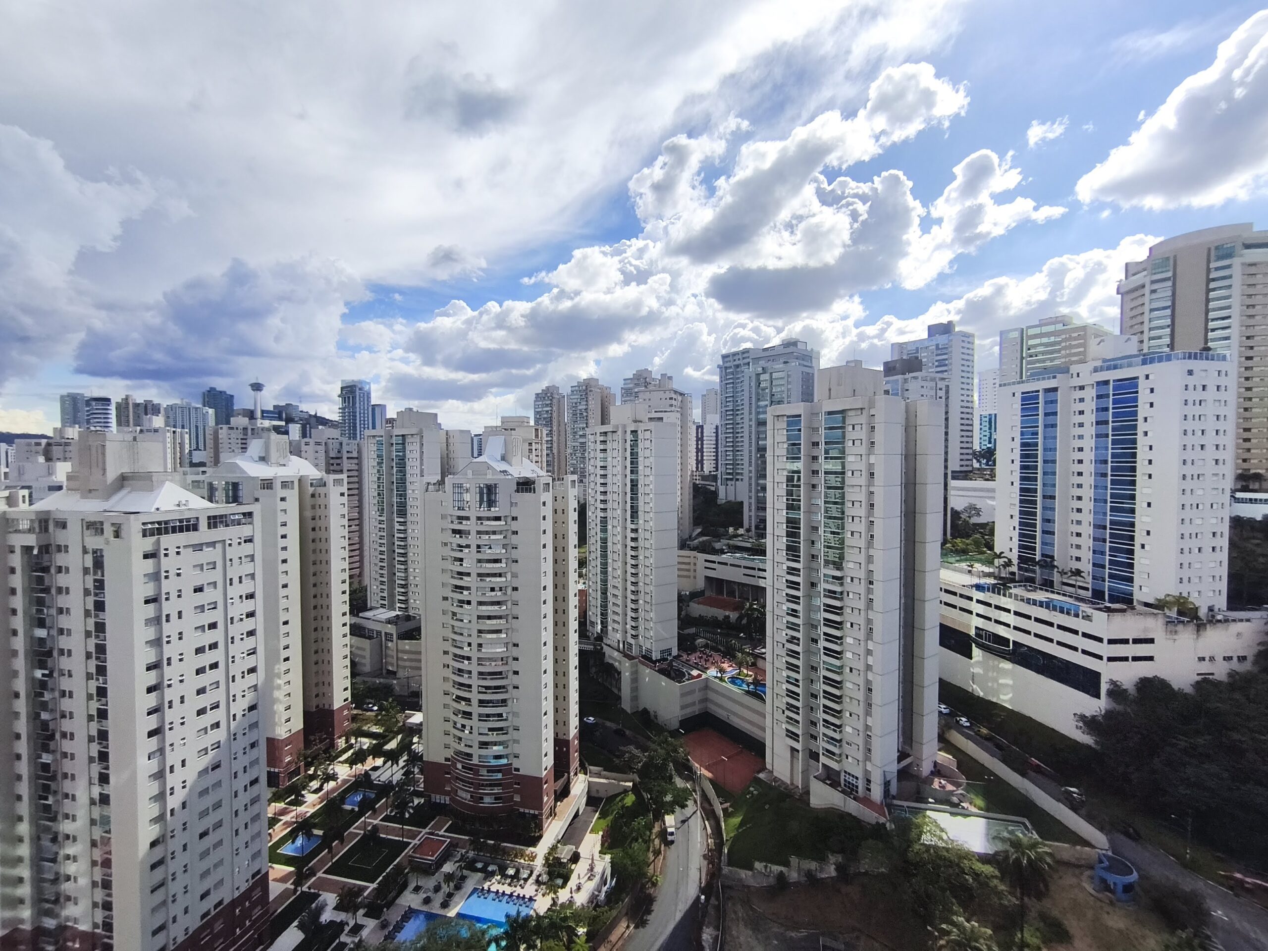 Vista de imóvel localizado no Vila da Serra - Nova Lima